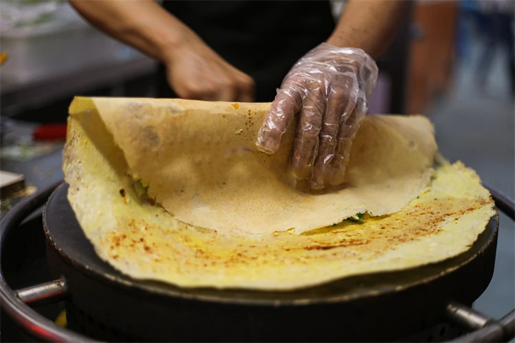 The new hand-pushed pancake machine helps you make the perfect pancake content