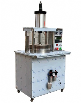 Heating type bread pressing machine